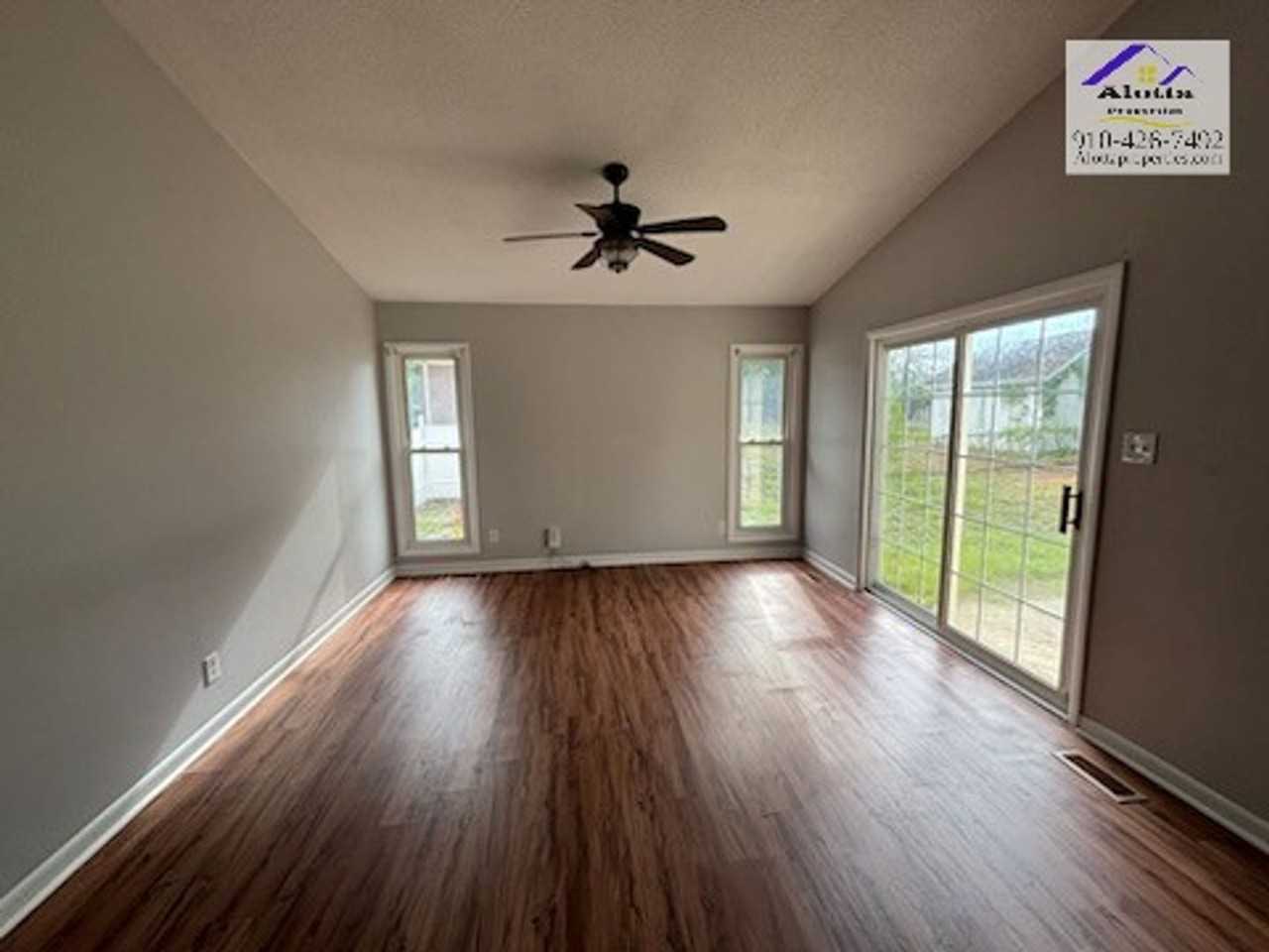 2043 Lakeridge Dr - Photo 3 of 10