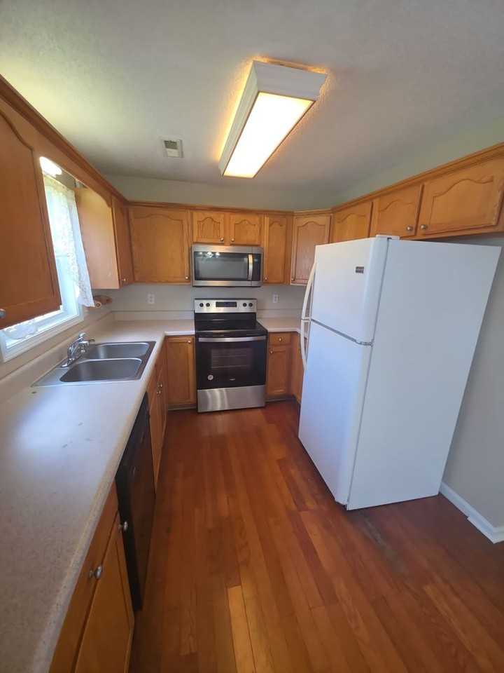 1293 Fisk Rd - Photo 4 of 19