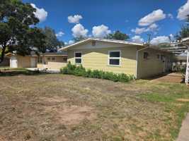 featured image of 2422 Redwood St