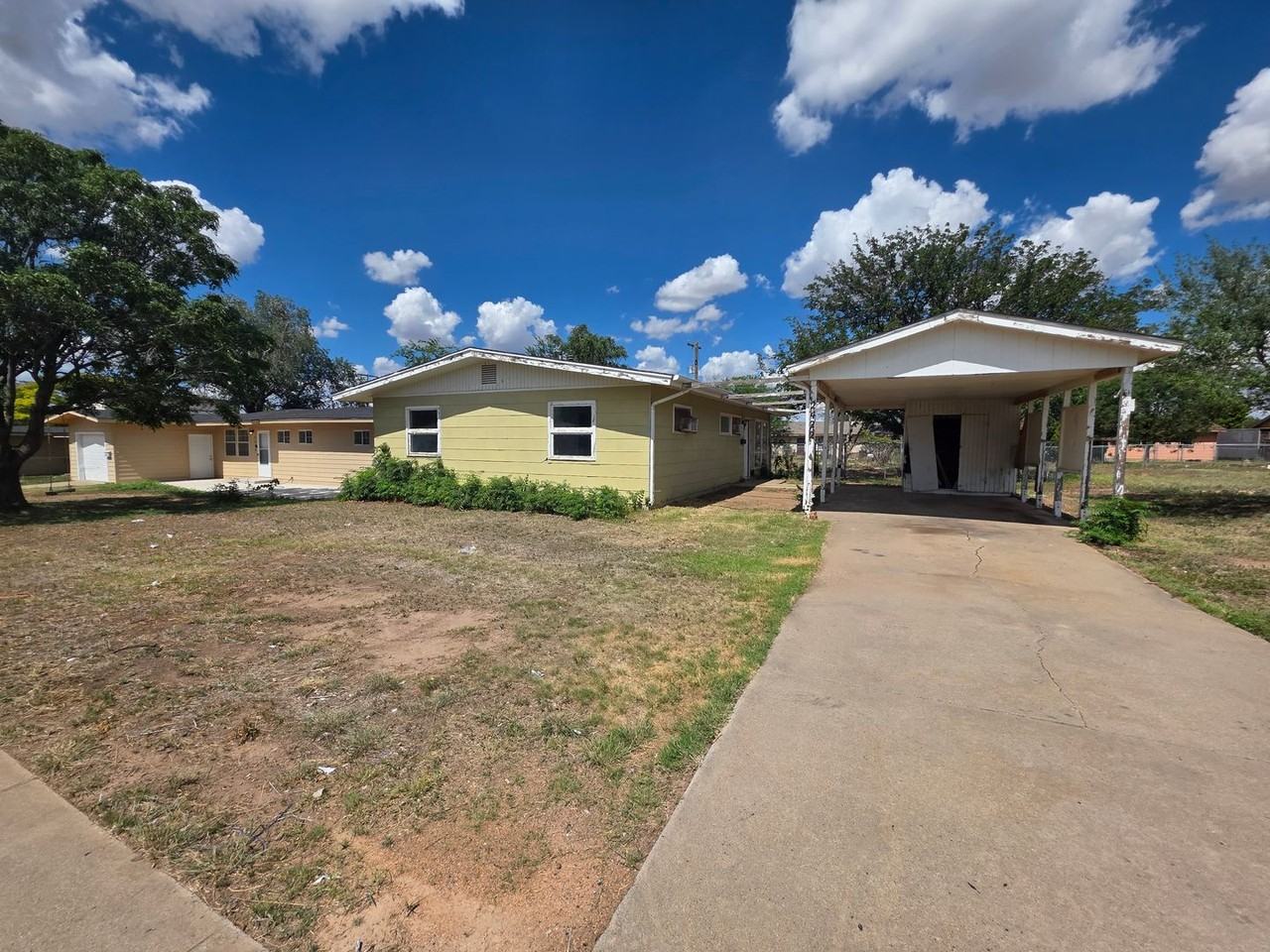 2422 Redwood St - Photo 2 of 13