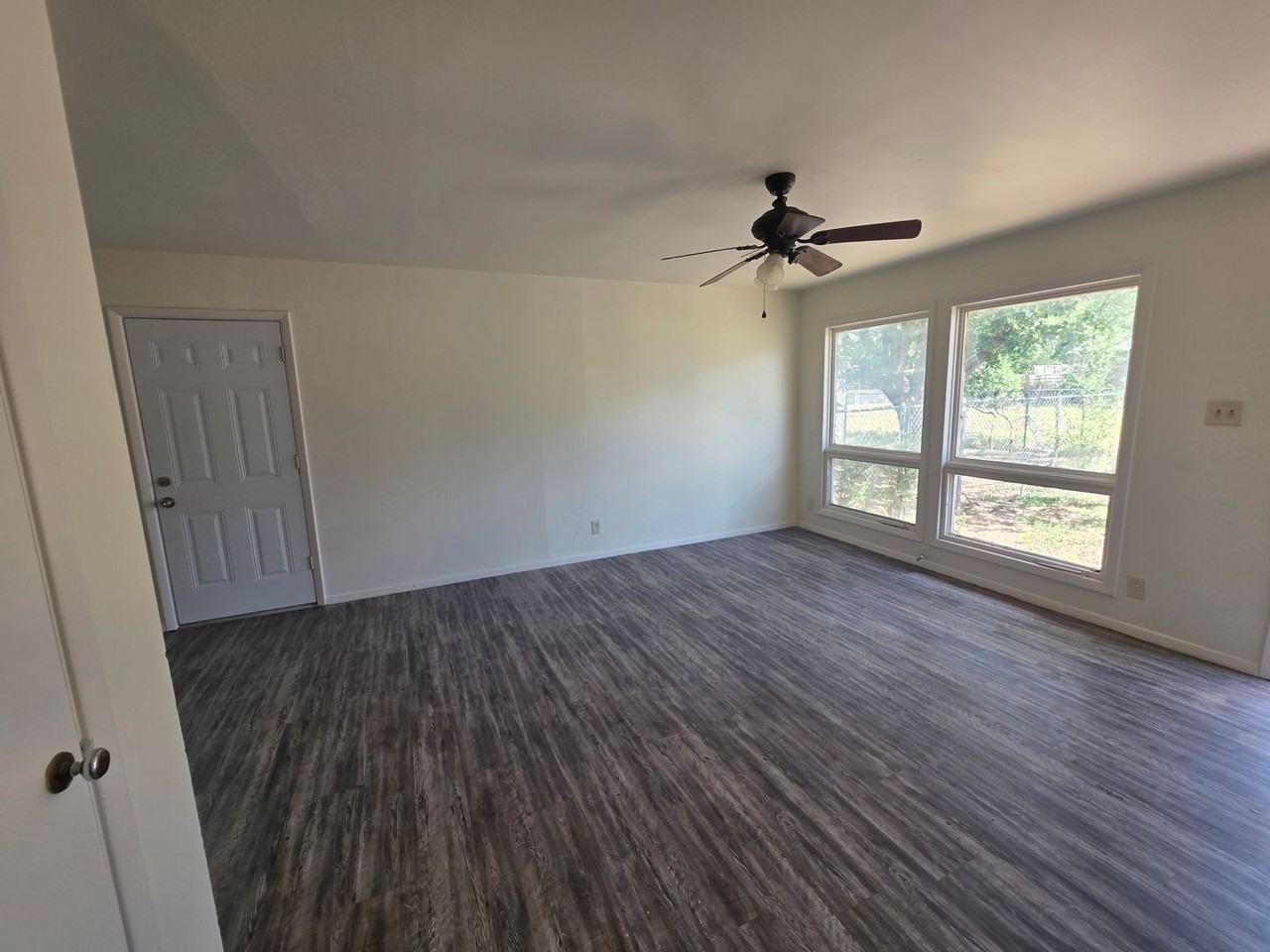 2422 Redwood St - Photo 5 of 13