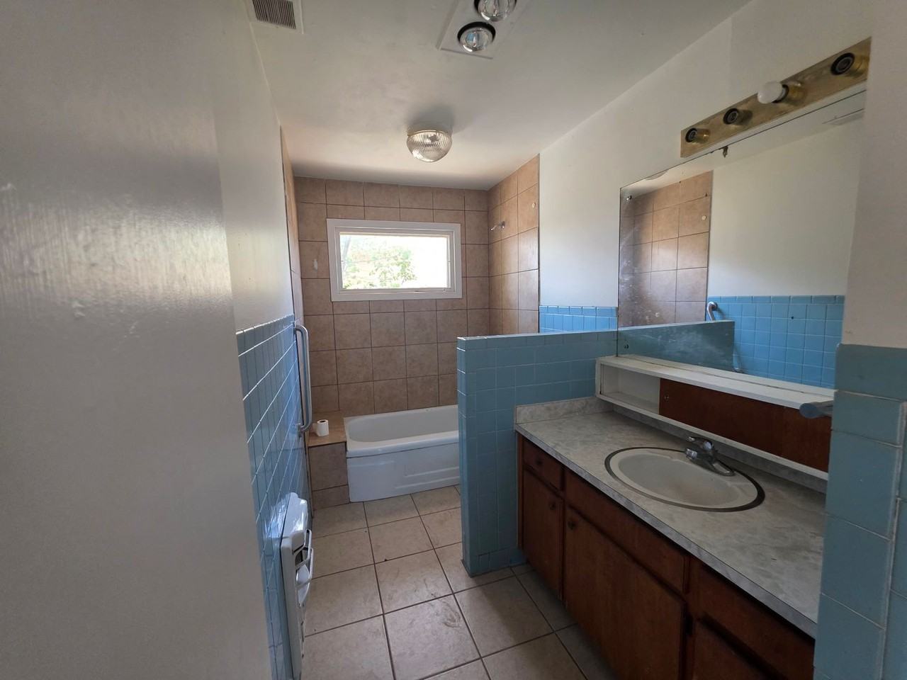 2422 Redwood St - Photo 7 of 13