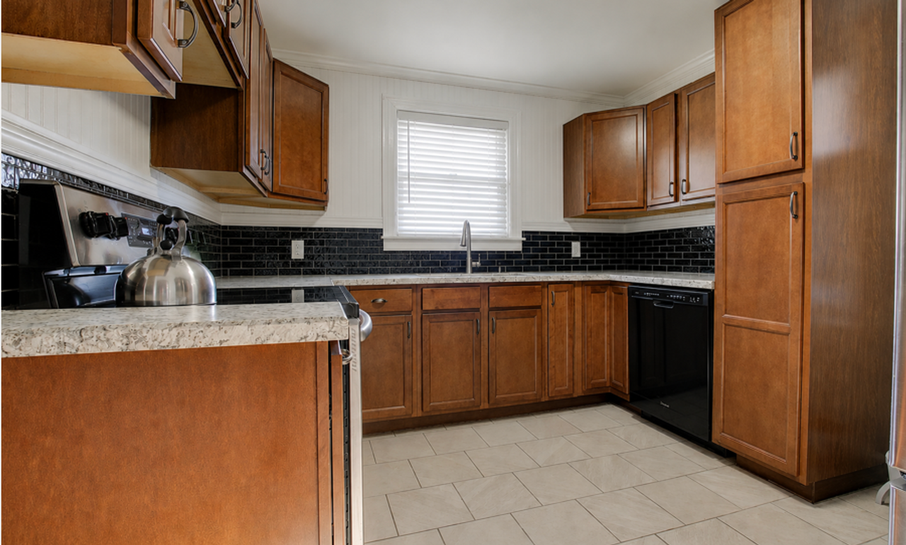 1665 Valley Rd - Photo 2 of 5