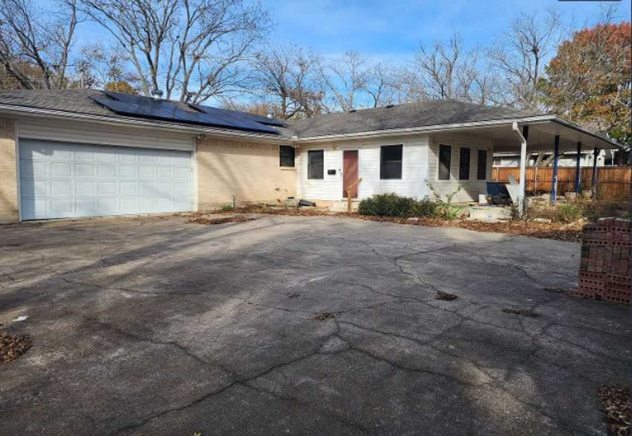 465 W Marshal St - Photo 2 of 10