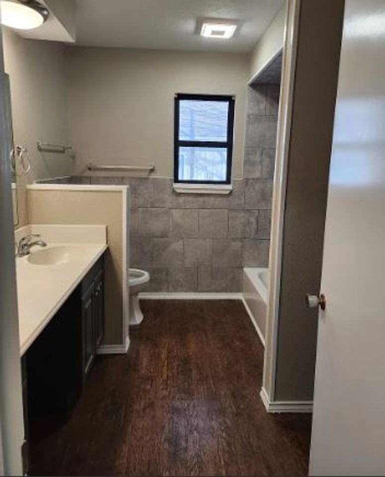 465 W Marshal St - Photo 4 of 10