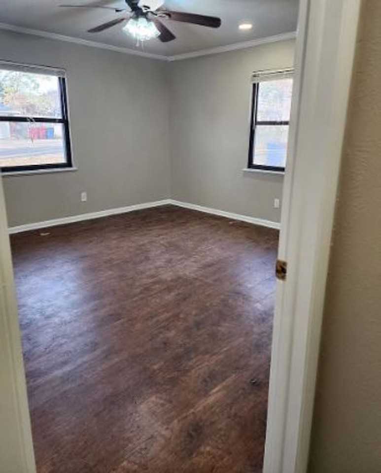 465 W Marshal St - Photo 7 of 10