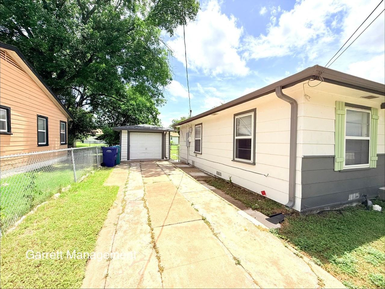 403 Veterans Ave - Photo 2 of 11