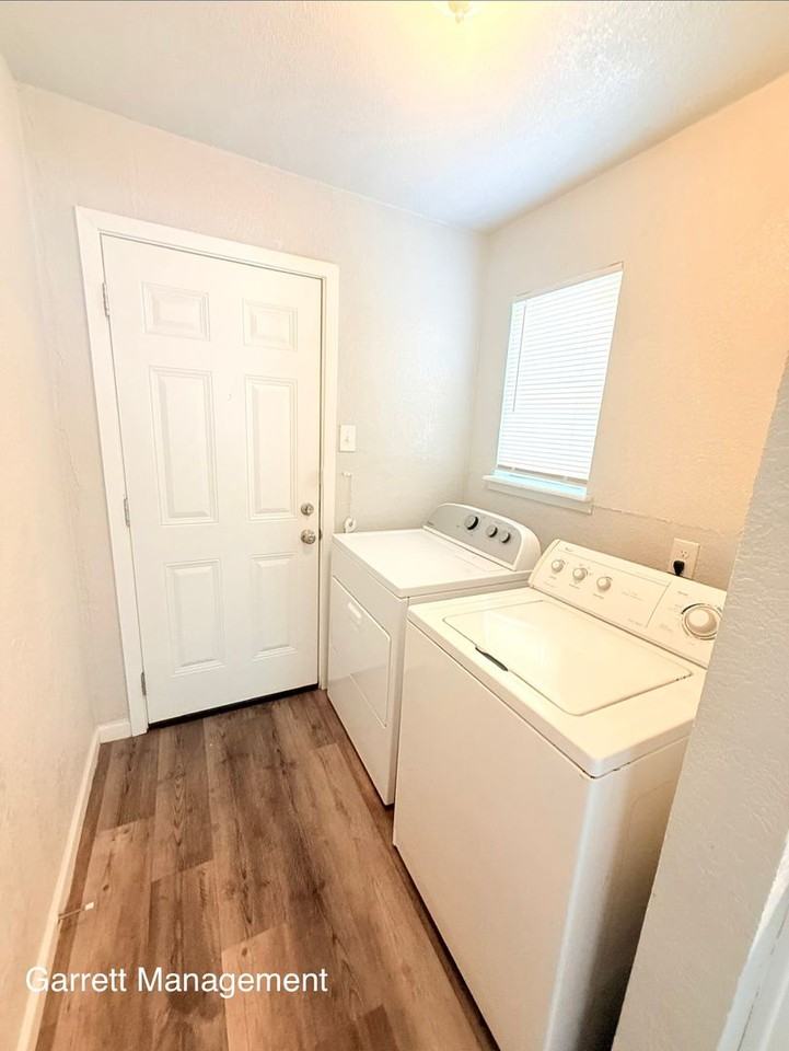 403 Veterans Ave - Photo 4 of 11