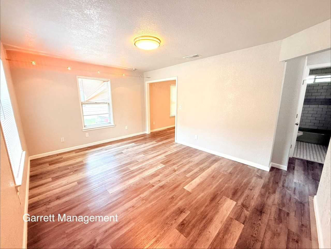 403 Veterans Ave - Photo 6 of 11
