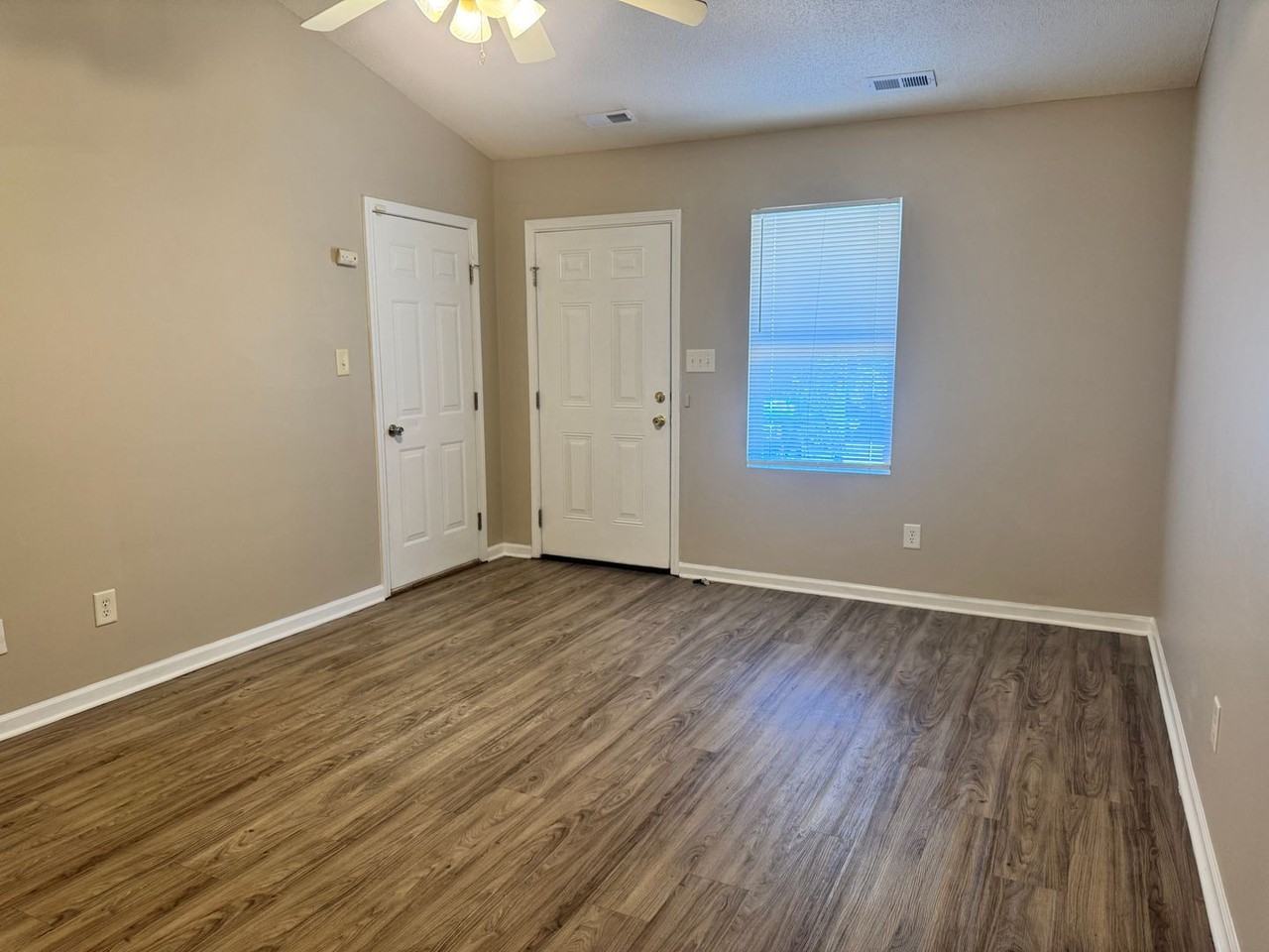 3236 Ridgewood Place Dr - Photo 5 of 19