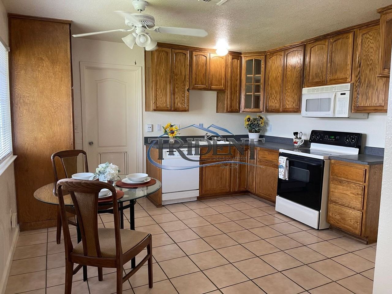 4400 Martel Dr - Photo 4 of 17