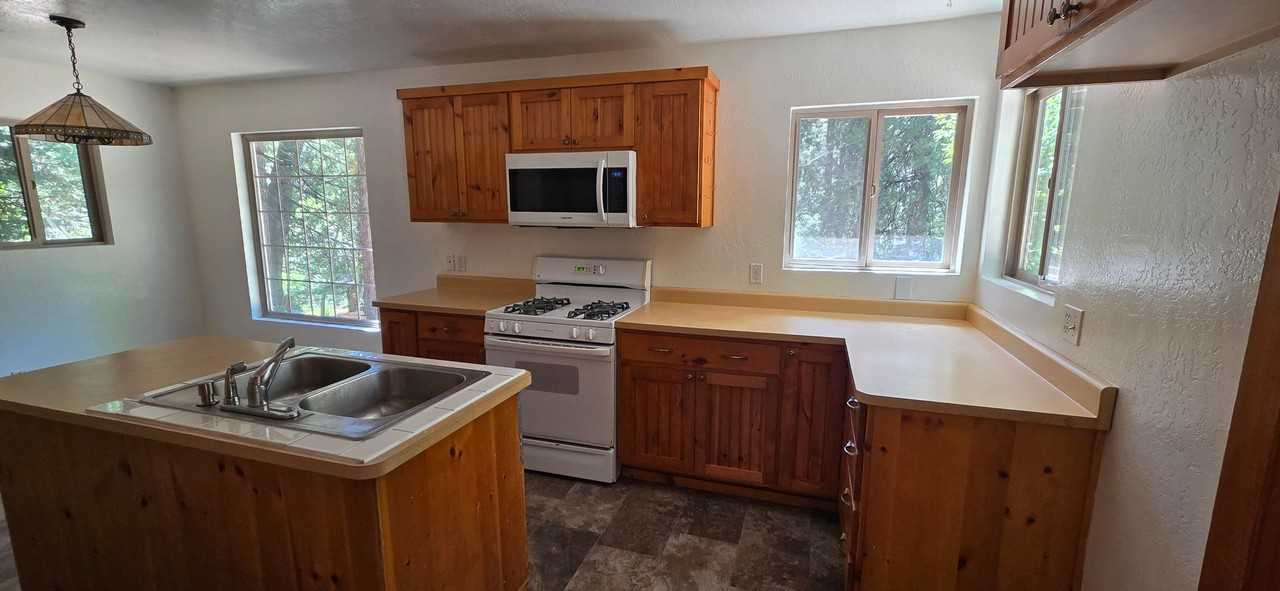 13831 Rattlesnake Rd - Photo 5 of 11