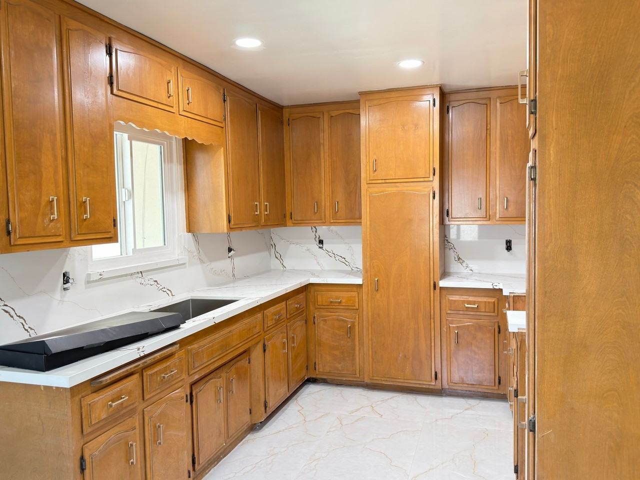15414 Eleanor Ln - Photo 2 of 9