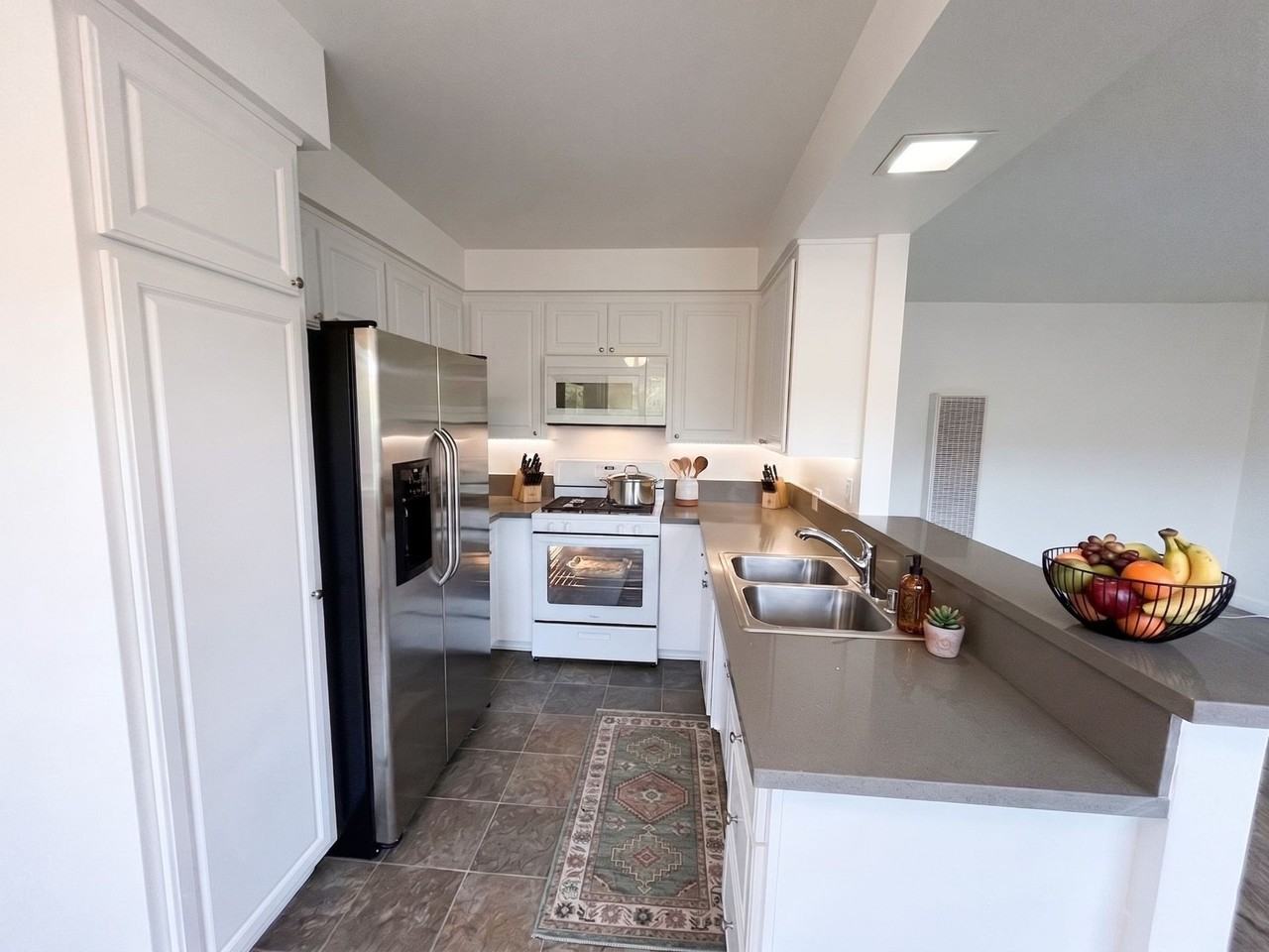 268 E. Santa Anita Ave Burbank, CA 91506 - Photo 2 of 5