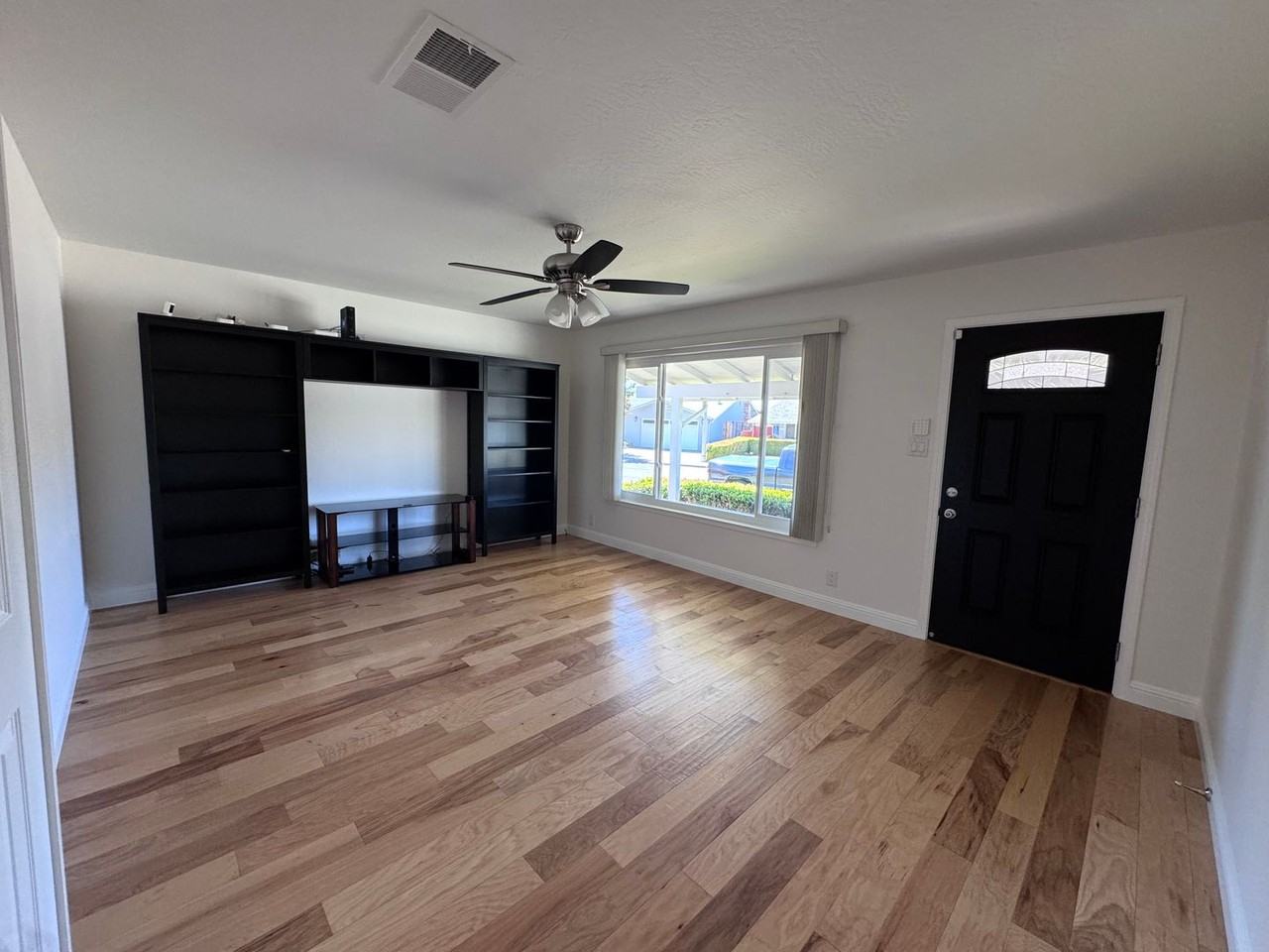 4642 Hampshire Way - Photo 2 of 11