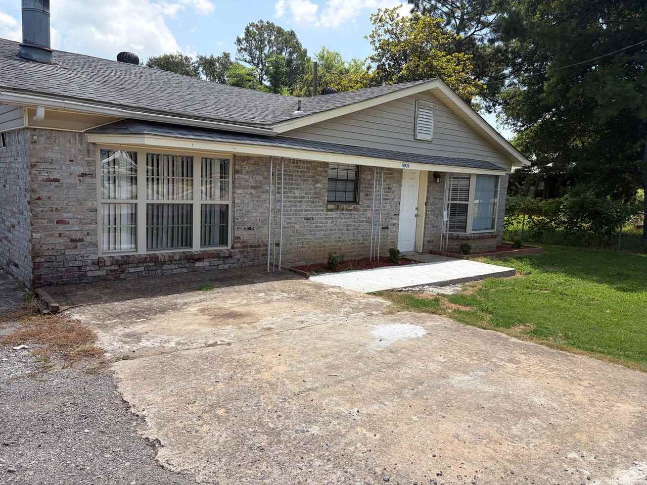 1008 22nd St - Photo 3 of 24