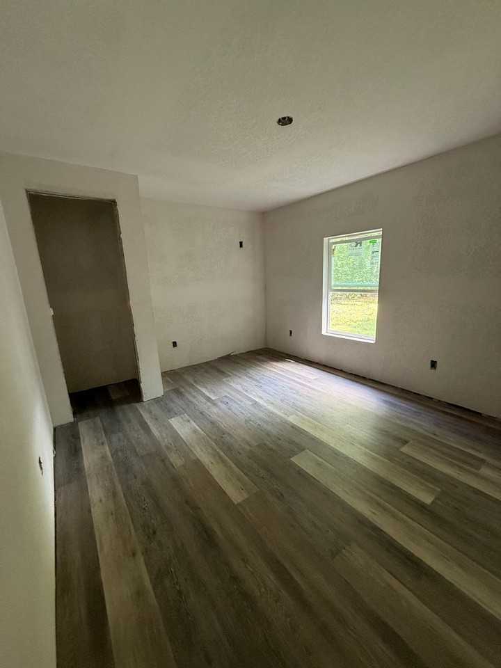 410 W Lincoln Ave - Photo 4 of 6