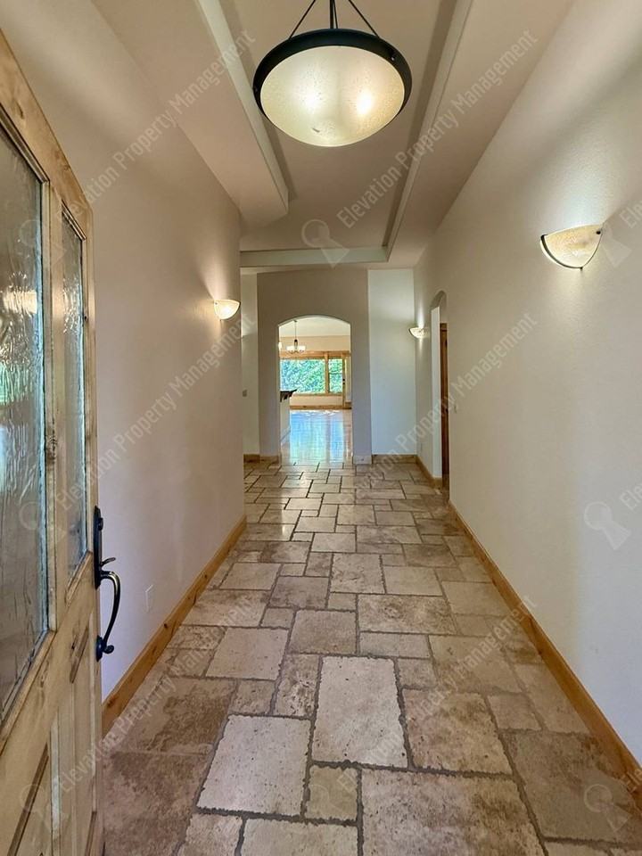 20979 Miramar Dr - Photo 6 of 43