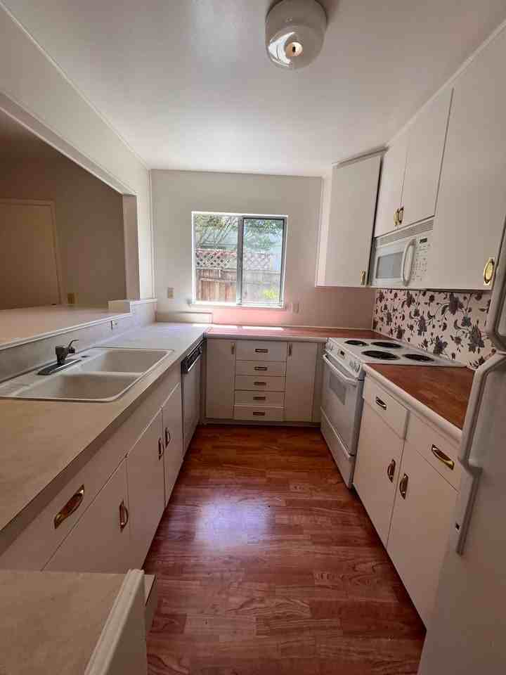 1143 Solana Dr - Photo 4 of 13