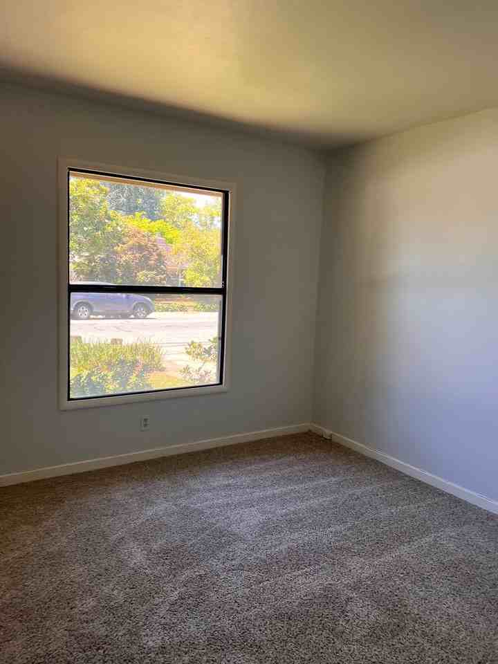 1143 Solana Dr - Photo 6 of 10
