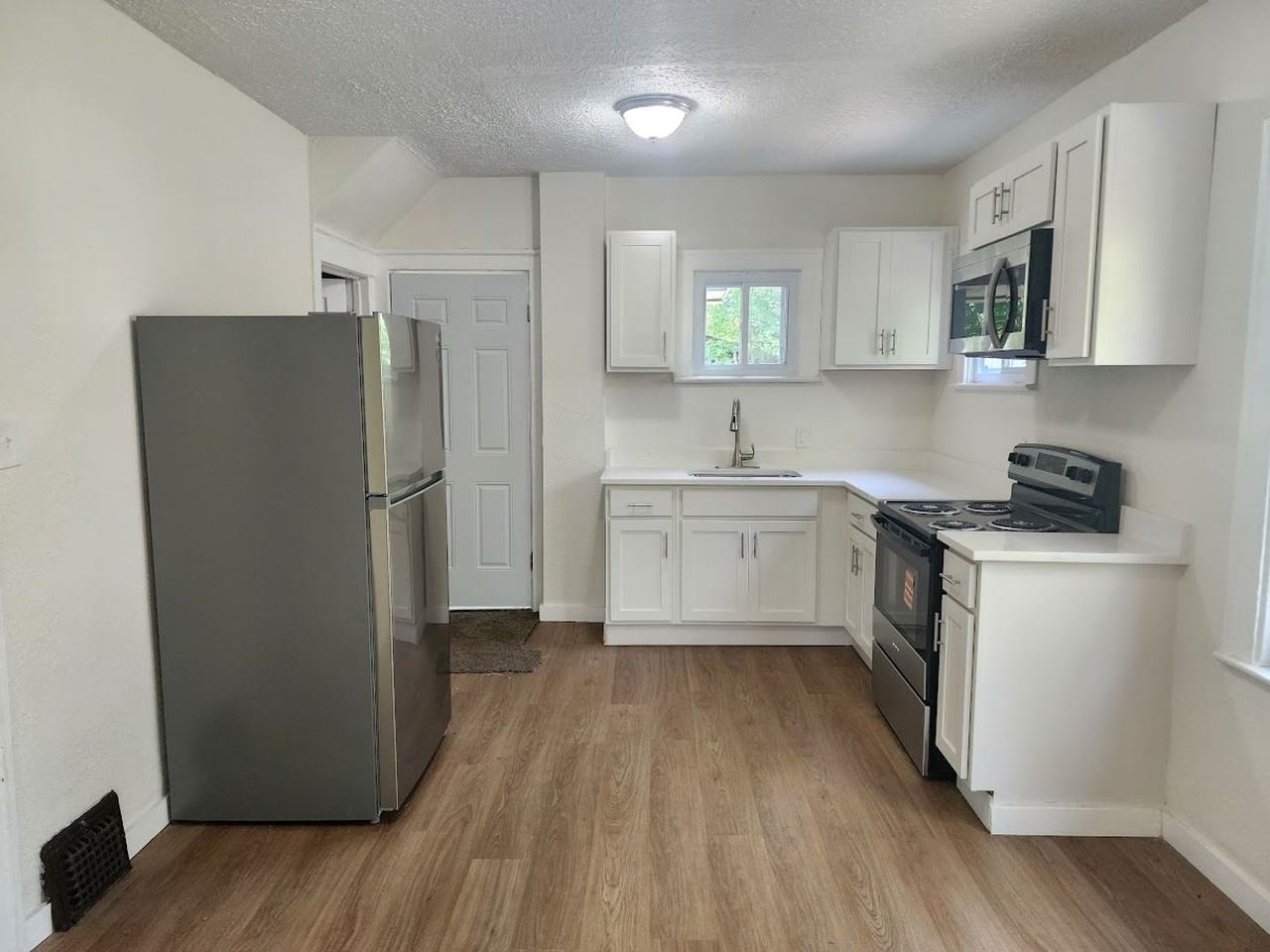 12905 Watterson Ave - Photo 4 of 12