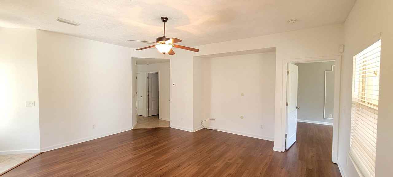 807 E 24th St - Photo 3 of 44