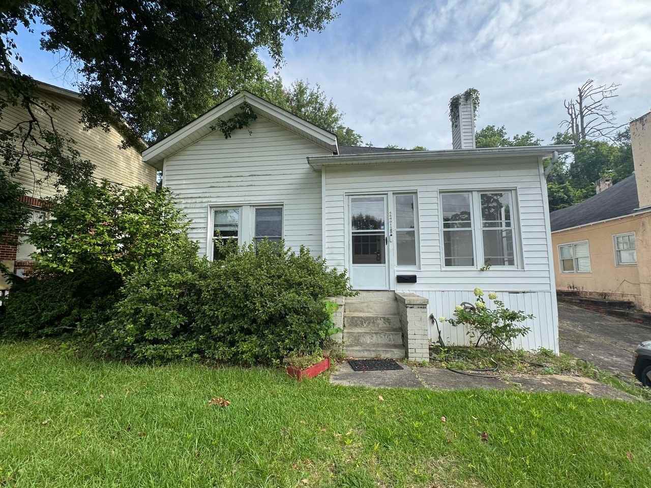 2218 Yancey Ave - Photo 2 of 35