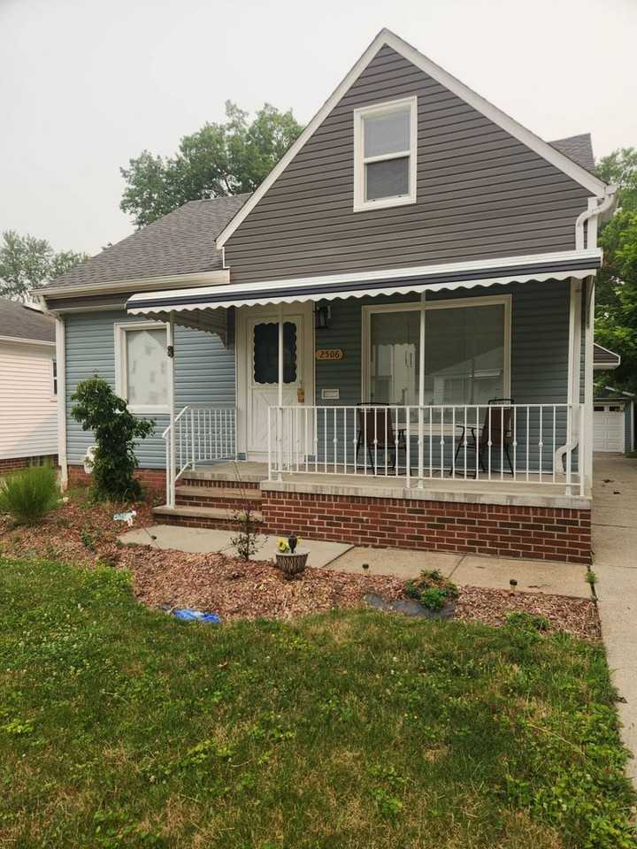 2506 Torrington Ave - Photo 2 of 43