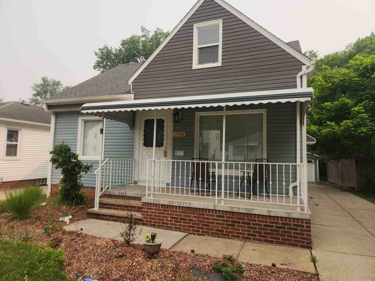 2506 Torrington Ave - Photo 3 of 43