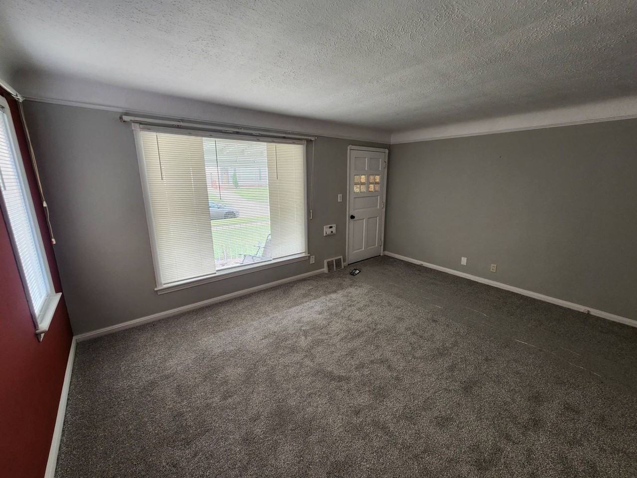 2506 Torrington Ave - Photo 4 of 43