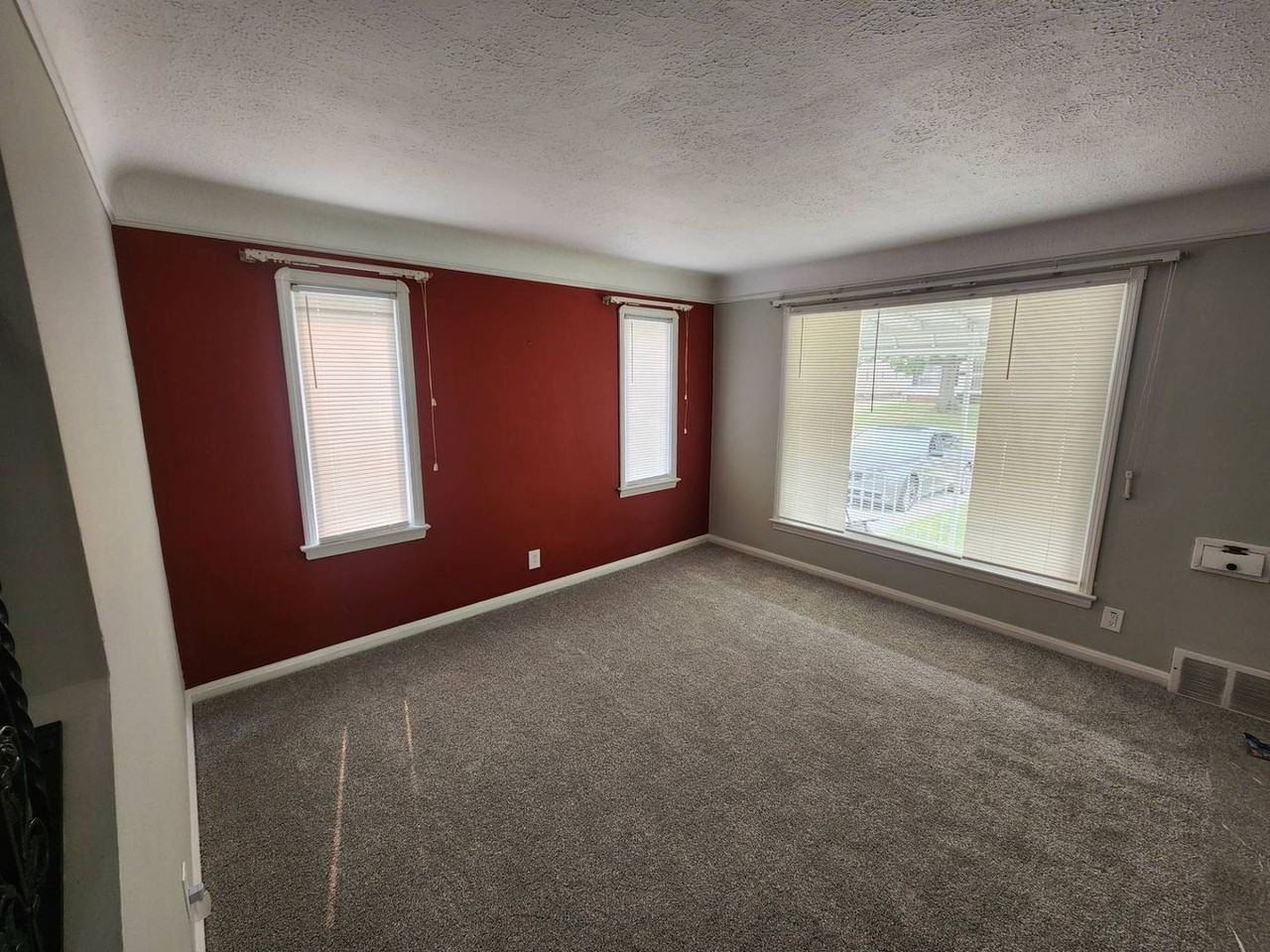 2506 Torrington Ave - Photo 5 of 43