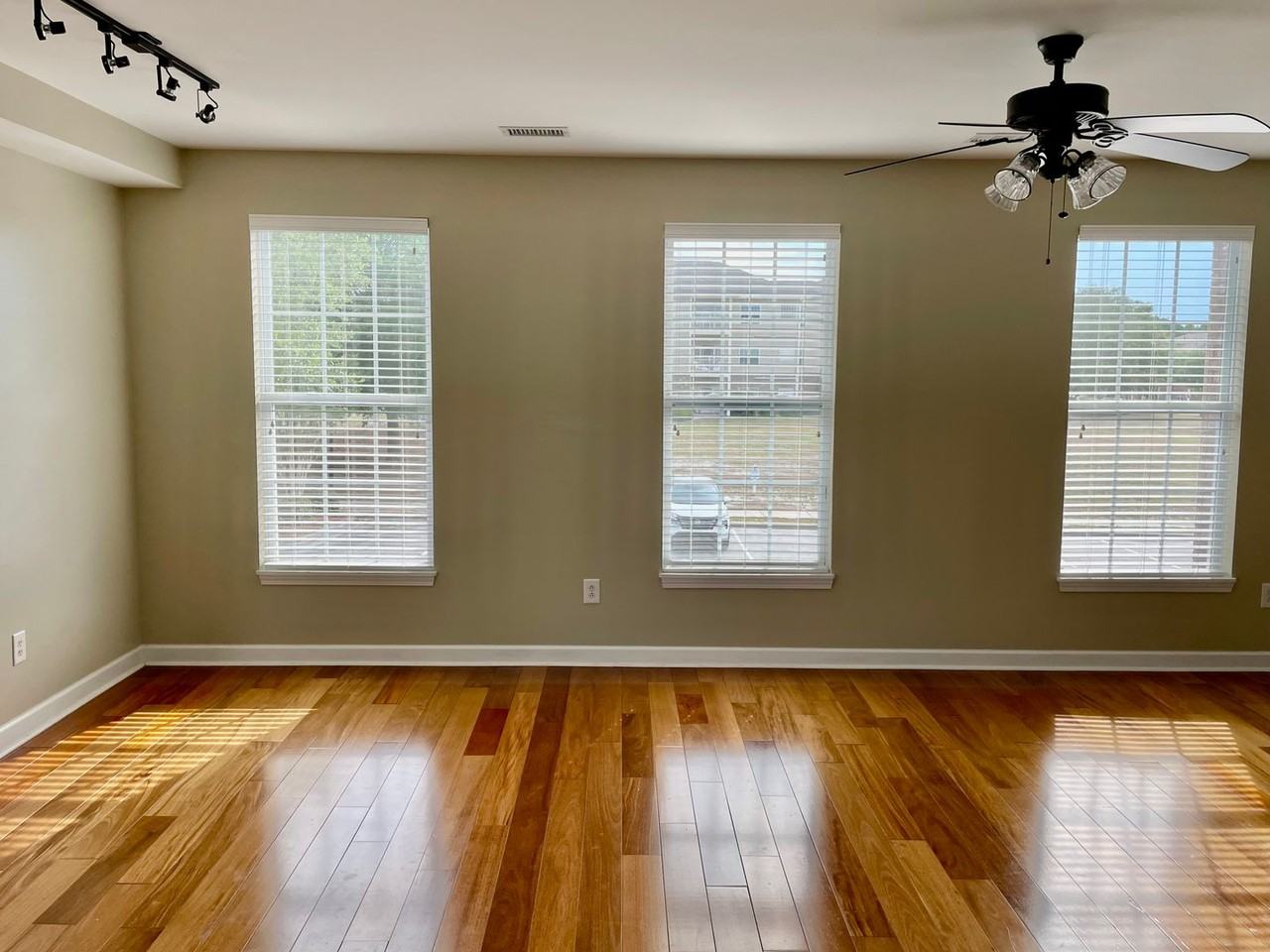 1790 Queen Anne #1 - Photo 3 of 34