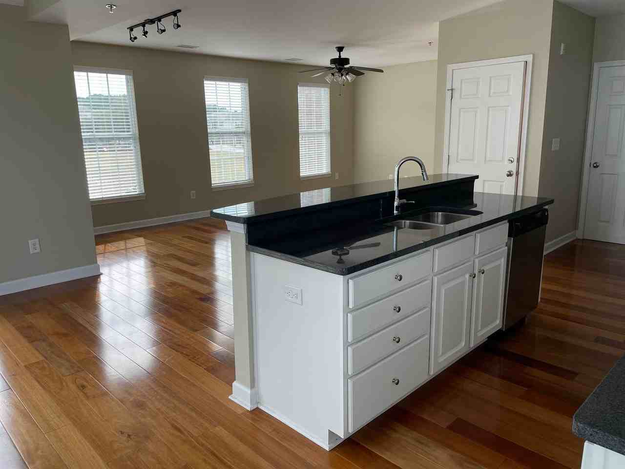 1790 Queen Anne #1 - Photo 7 of 34