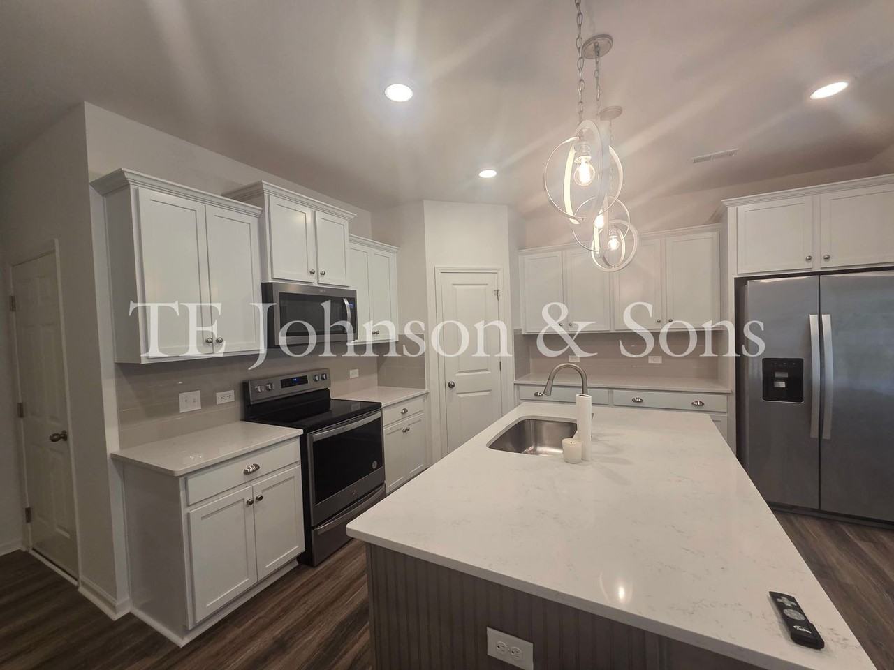 223 Latrobe Ln - Photo 6 of 40