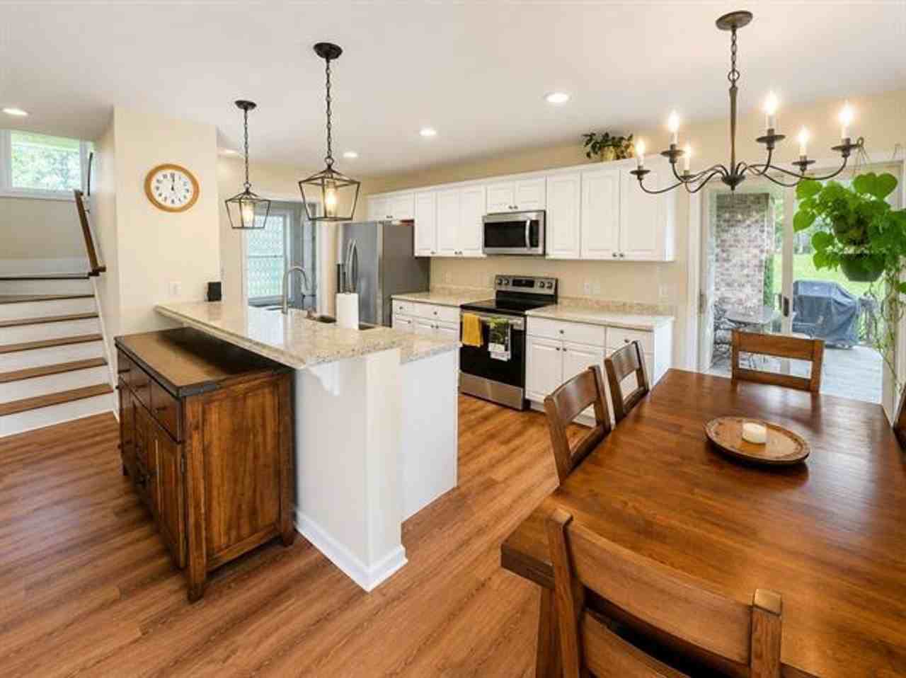1285 King St - Photo 3 of 15