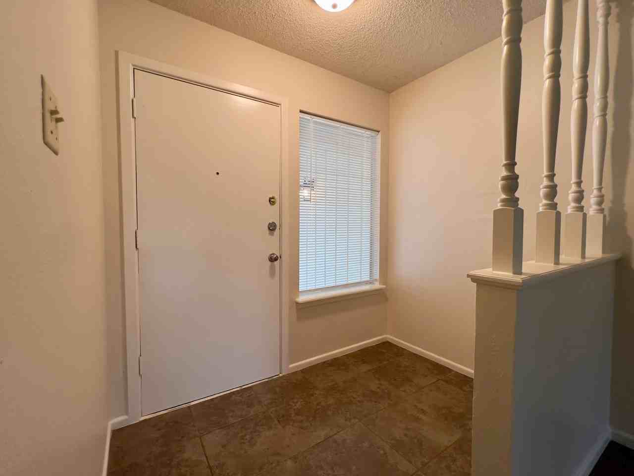 5720 37th St - Photo 3 of 26