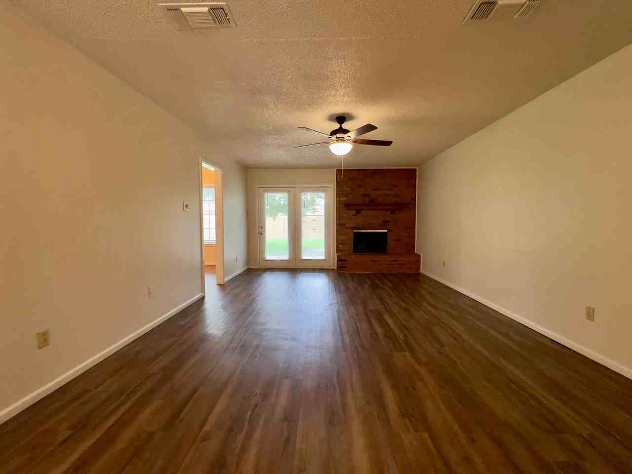 5720 37th St - Photo 4 of 26