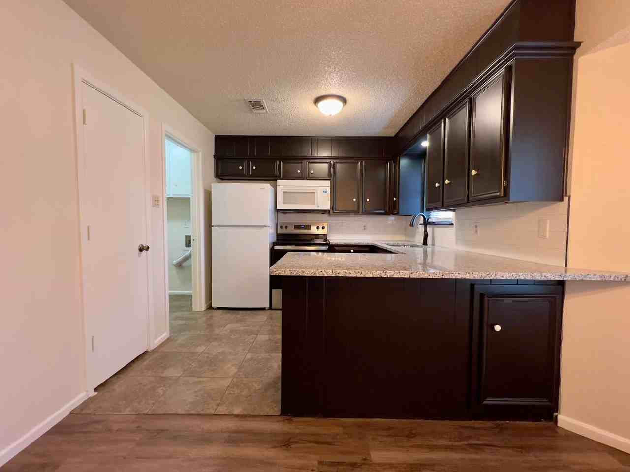 5720 37th St - Photo 7 of 26