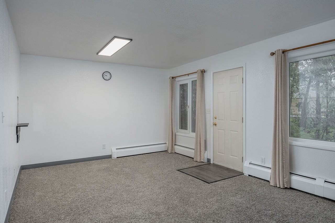 Welcome to 1421 Kent Court in Fairbanks, AK! - Photo 3 of 17