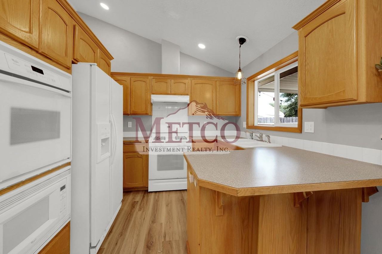 536 Creswood Dr - Photo 3 of 11