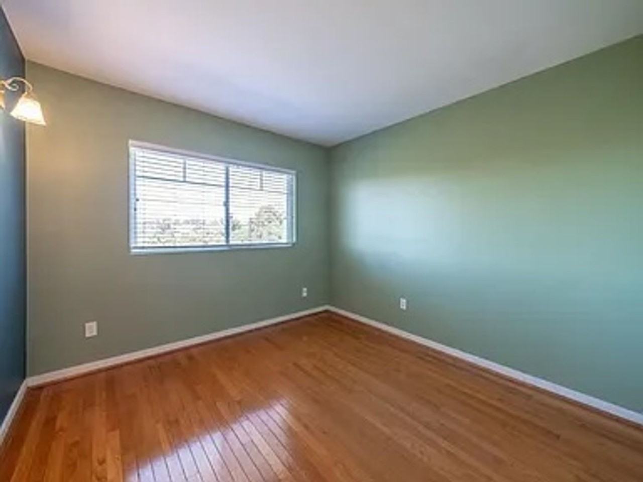 1352 24th St - Photo 3 of 11