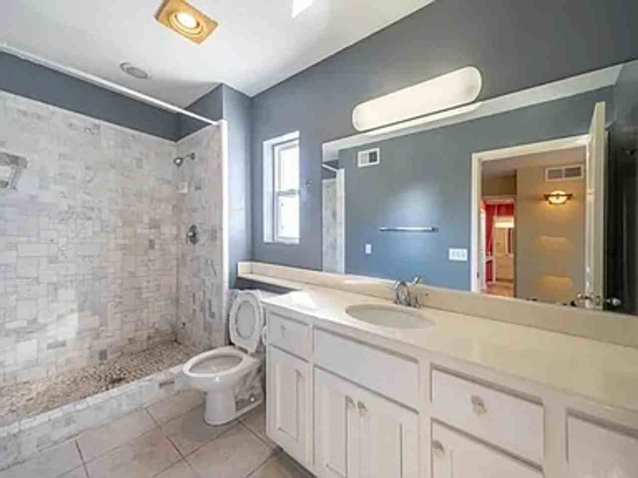 1352 24th St - Photo 4 of 11