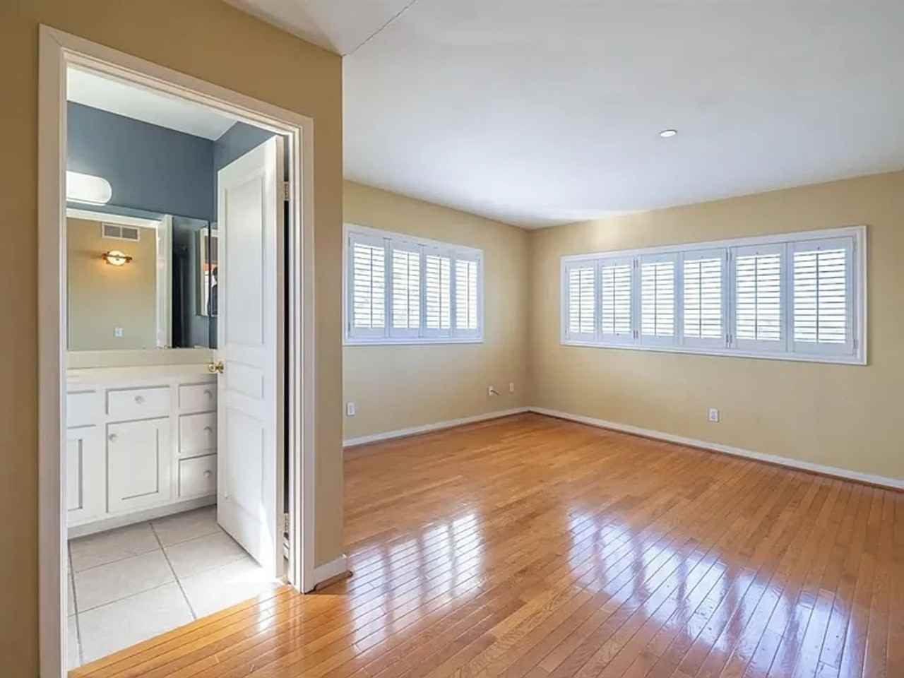 1352 24th St - Photo 7 of 11