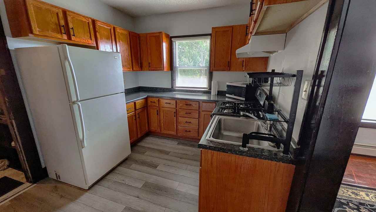 1812 Golden Valley Rd - Photo 2 of 13
