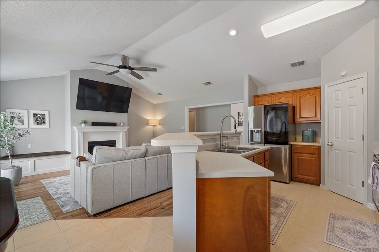 11660 Mahogany Dr - Photo 4 of 15