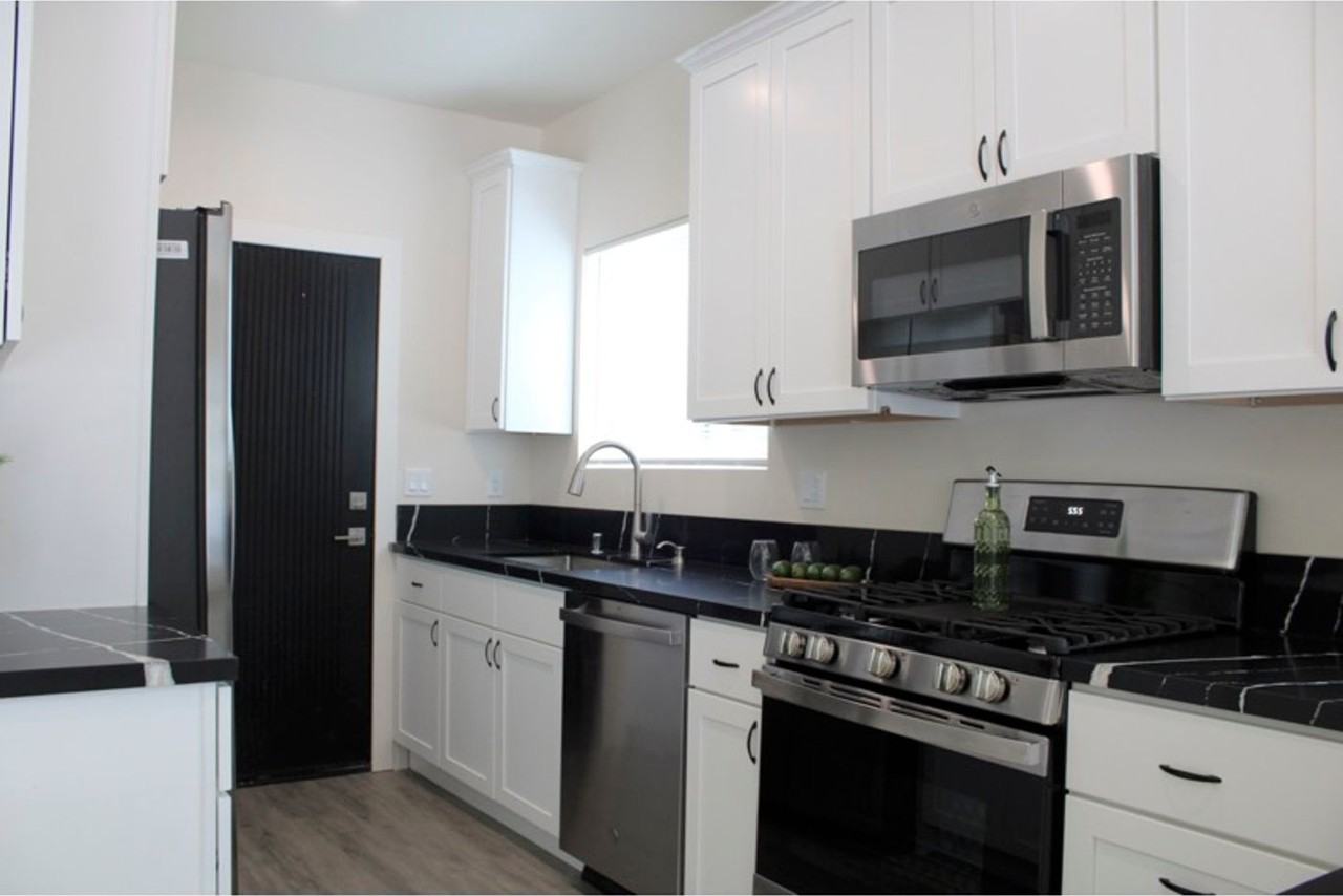 5014 Kester Ave - Photo 7 of 16
