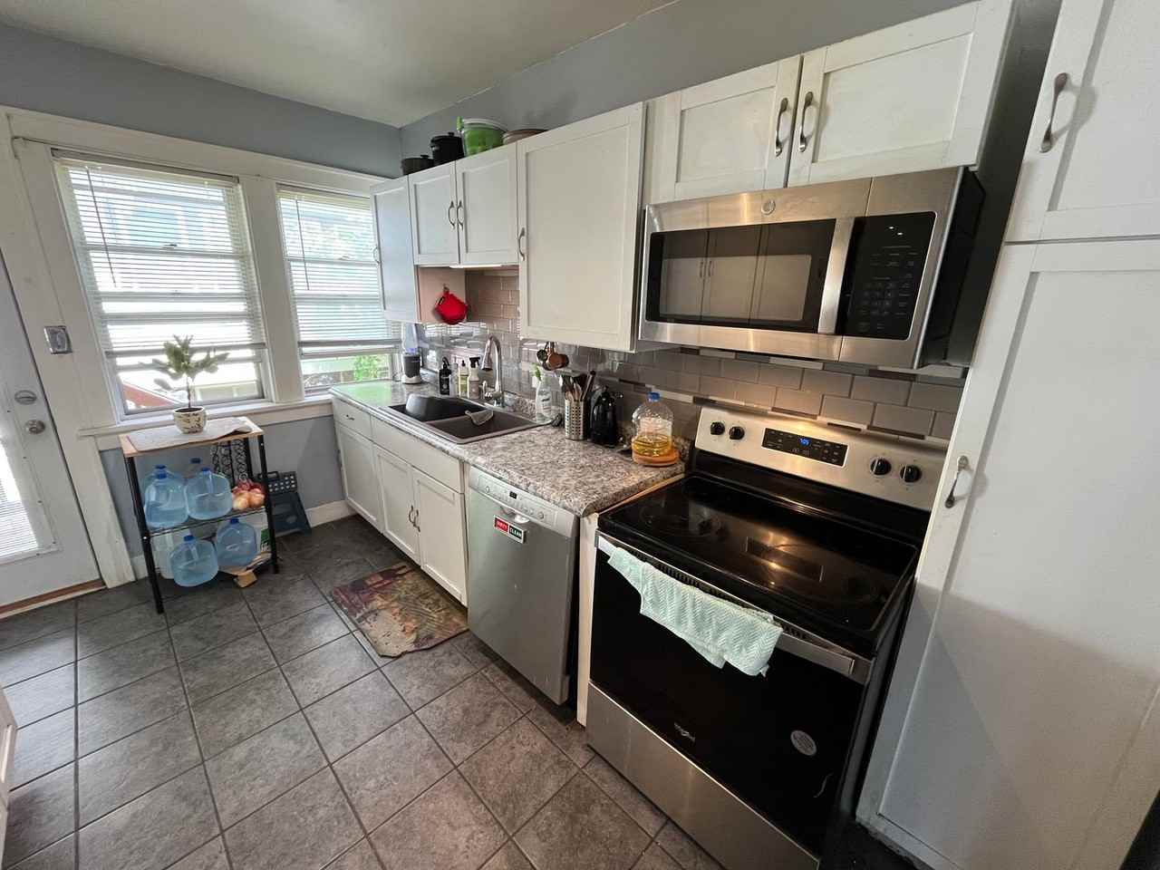 2214 W 5th St - Photo 4 of 24