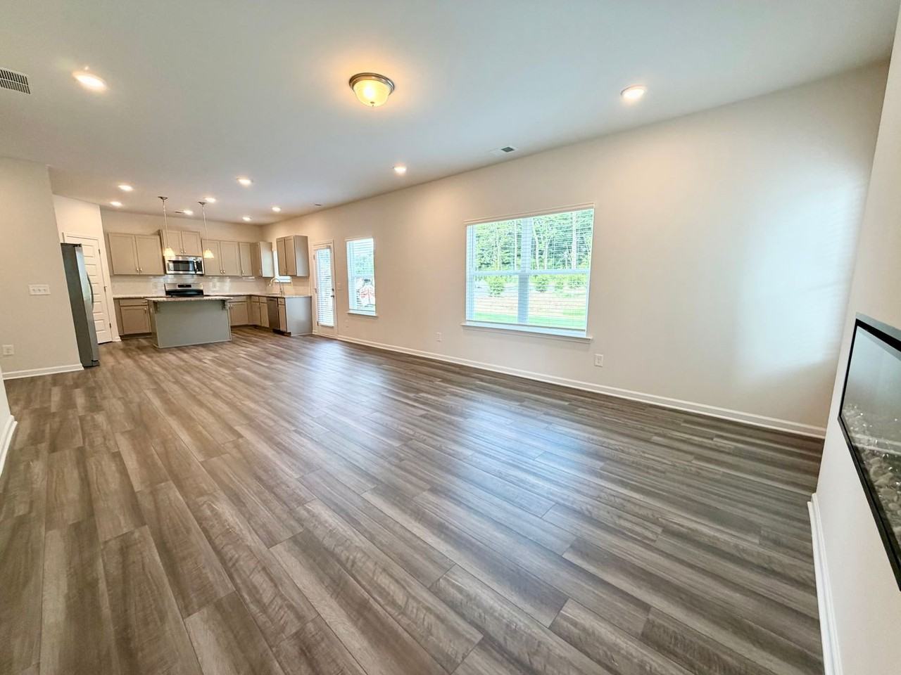 100 Rory Dr - Photo 3 of 17