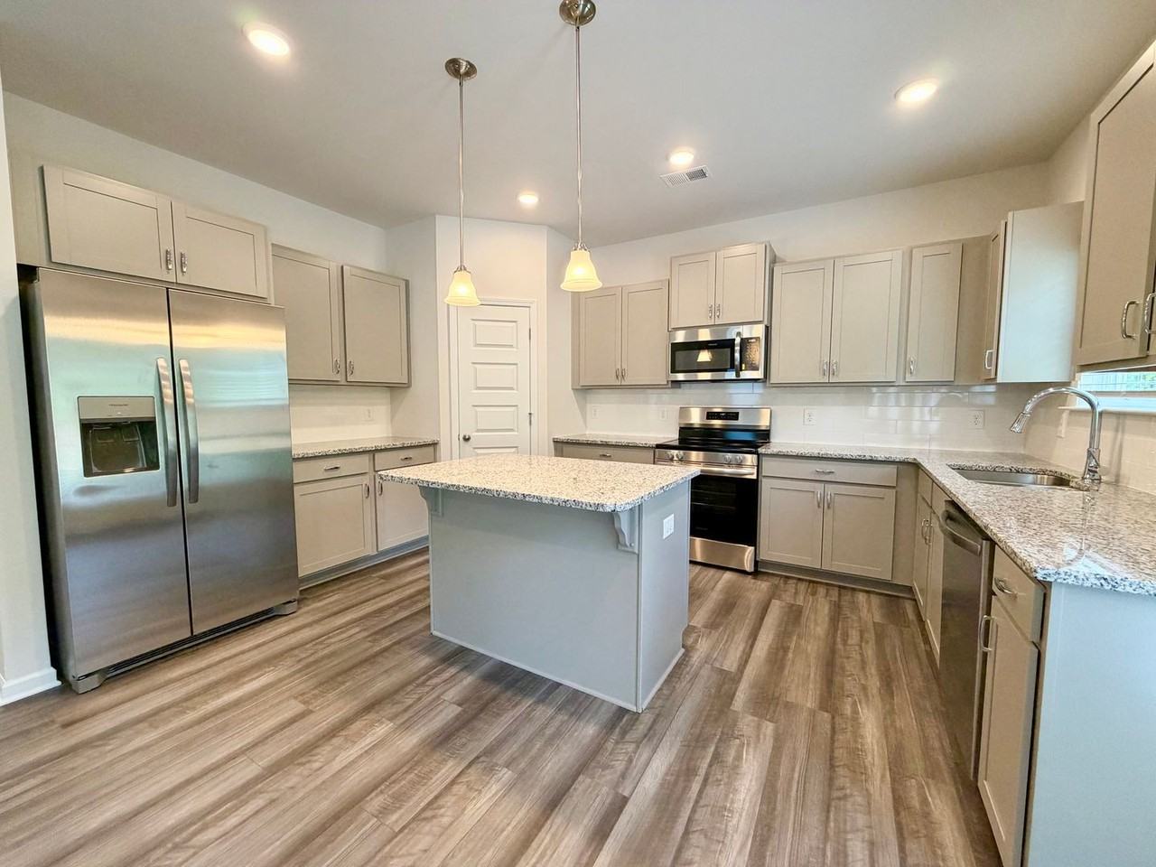 100 Rory Dr - Photo 6 of 17