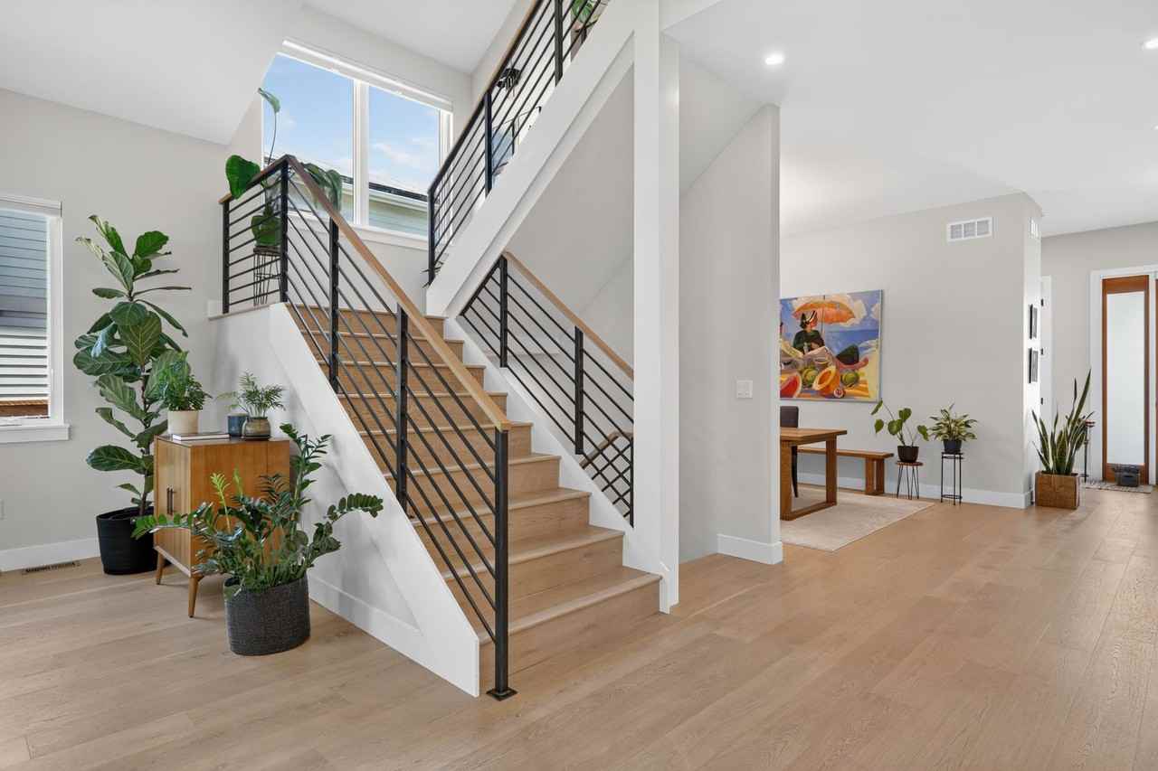 849 Union Ave - Photo 7 of 50